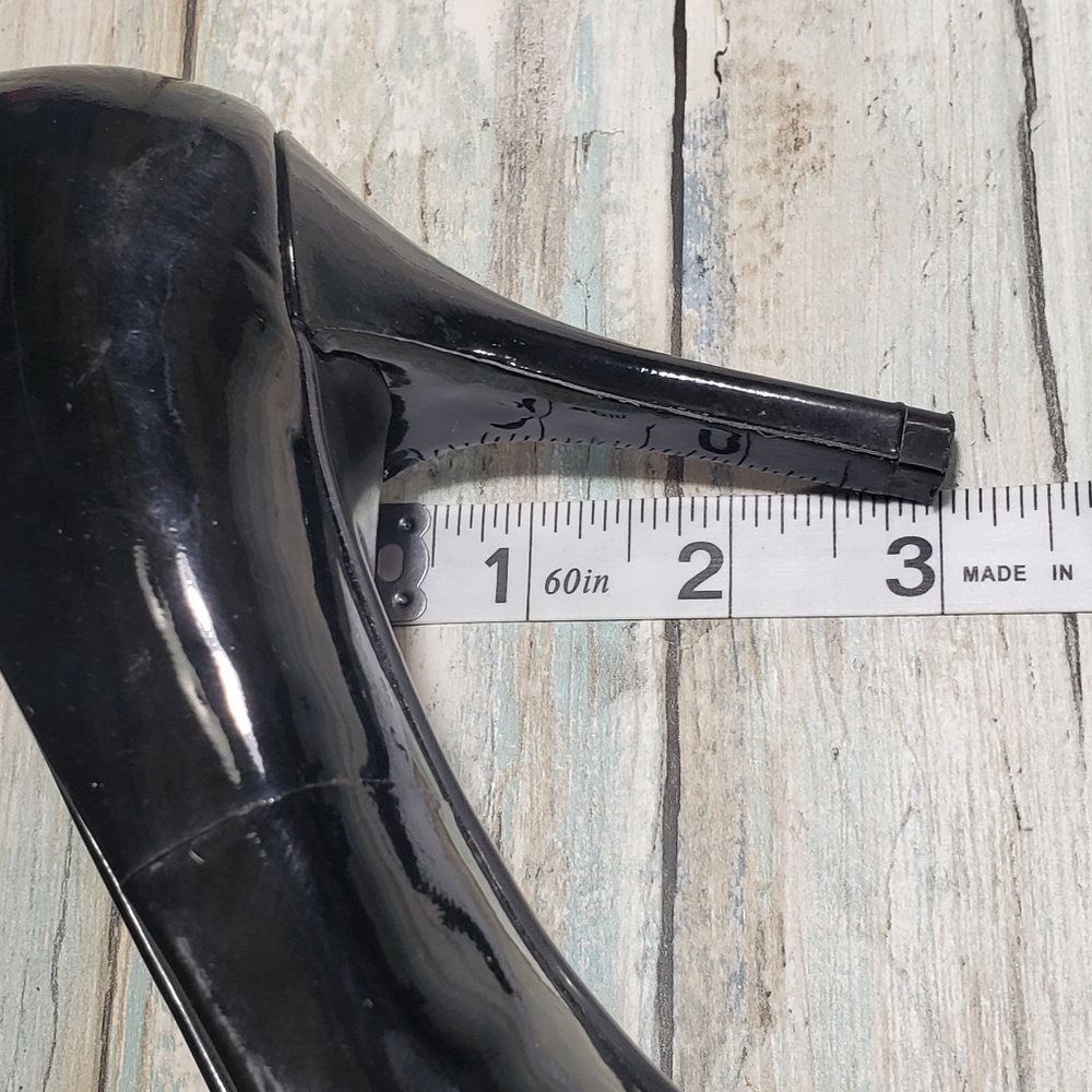 Michael kors Patent leather Heels. - Picture 8 of 10